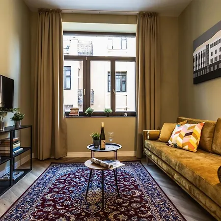 M15 Apartment *