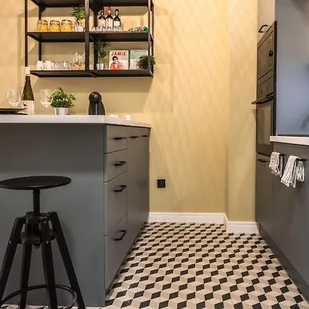 M15 Apartment Pecs